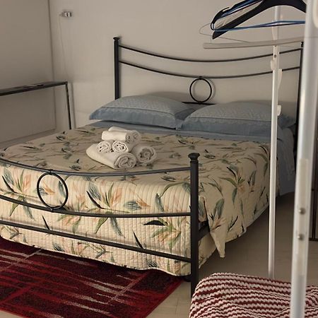 Small Mezzanine Apartment Colosseo Rome Exterior photo